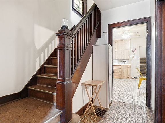 5th image of 222 39th St