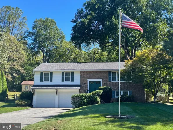6419 Hickory Ln, Sykesville, MD 21784