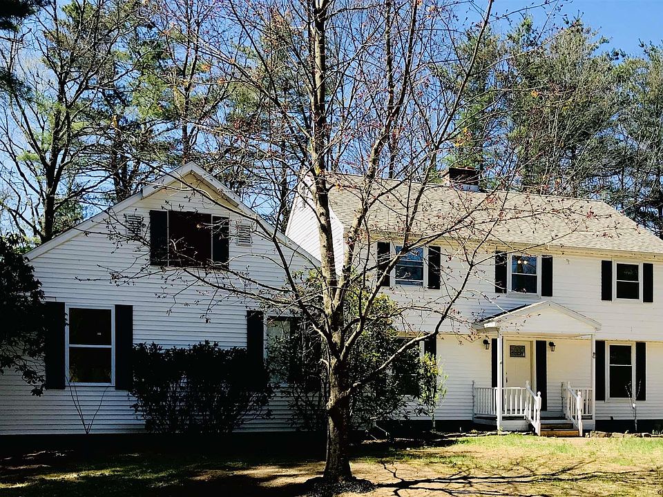 1st image of 8 Woodlake Dr