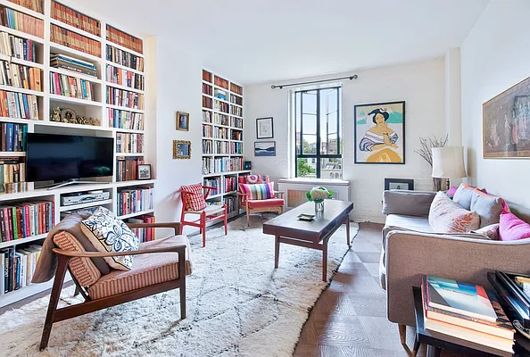 Sold by The SIMPLE Real Estate Co | media 10