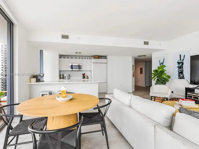45 SW 9th St #2103 — Photo 2
