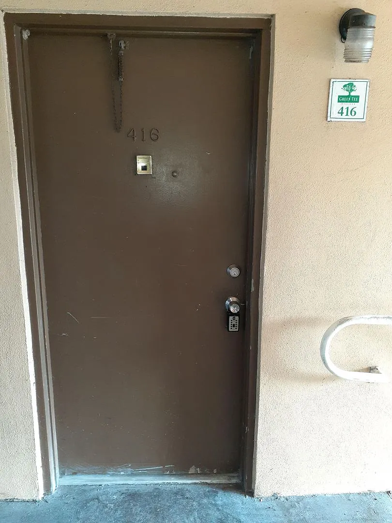 Nice Unit For Rent 2/2 Excellent Location!! — Photo 3