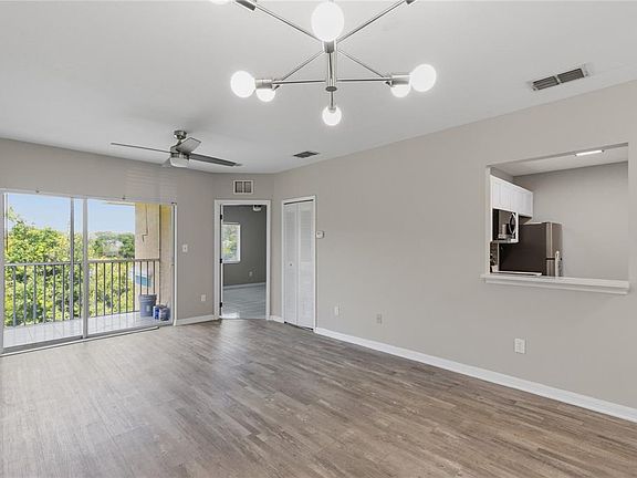 5th image of 522 Villa Del Sol Cir APT 201