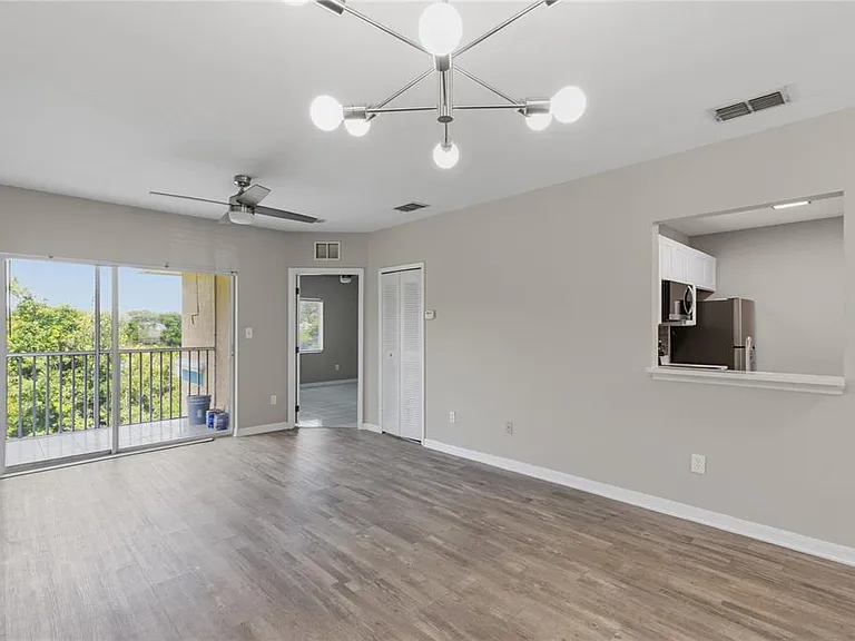 522 Villa Del Sol Cir #201 — Photo 5