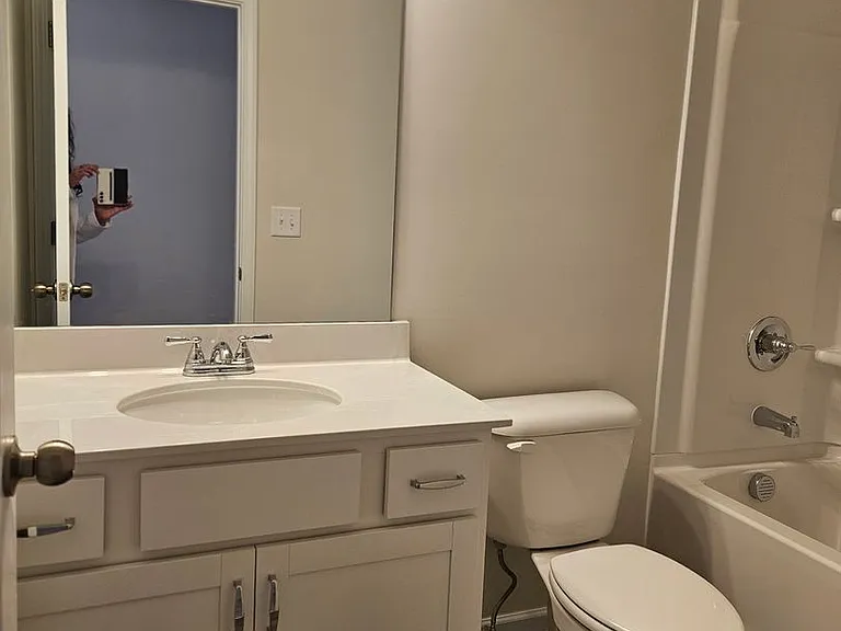265 Dupont Dr — Photo 17
