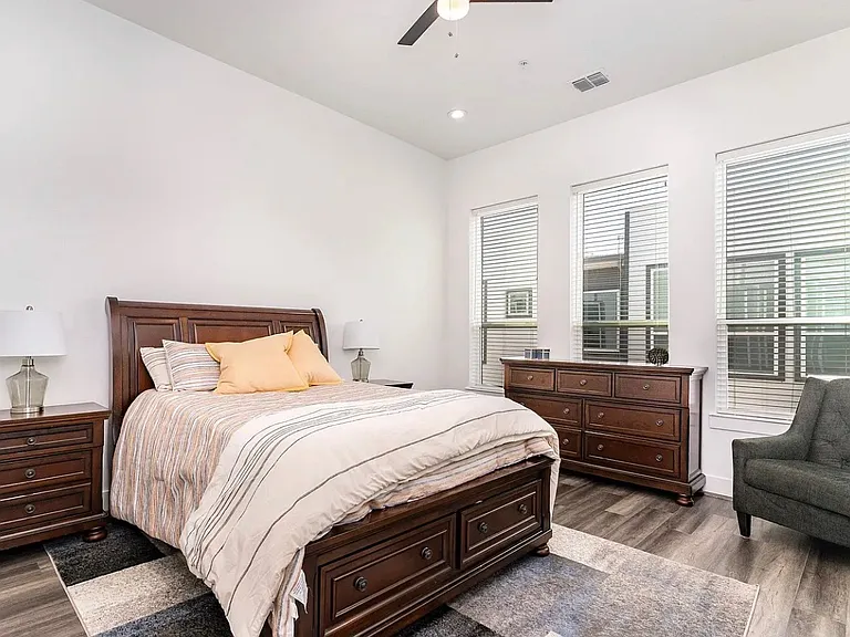 2239 Lovedale Ave — Photo 13