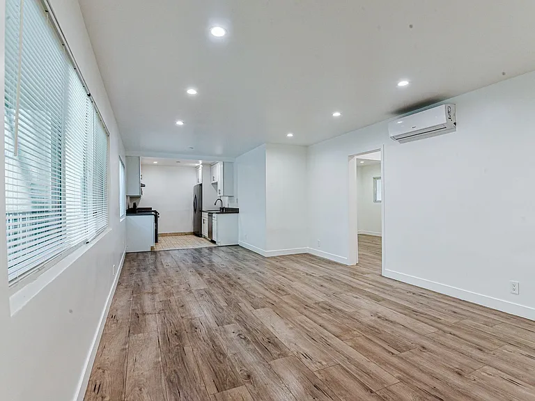4324 Ventura Canyon Ave — Photo 9