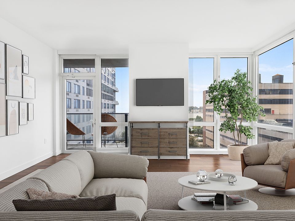 1st image of 605 W 42nd St APT 15S