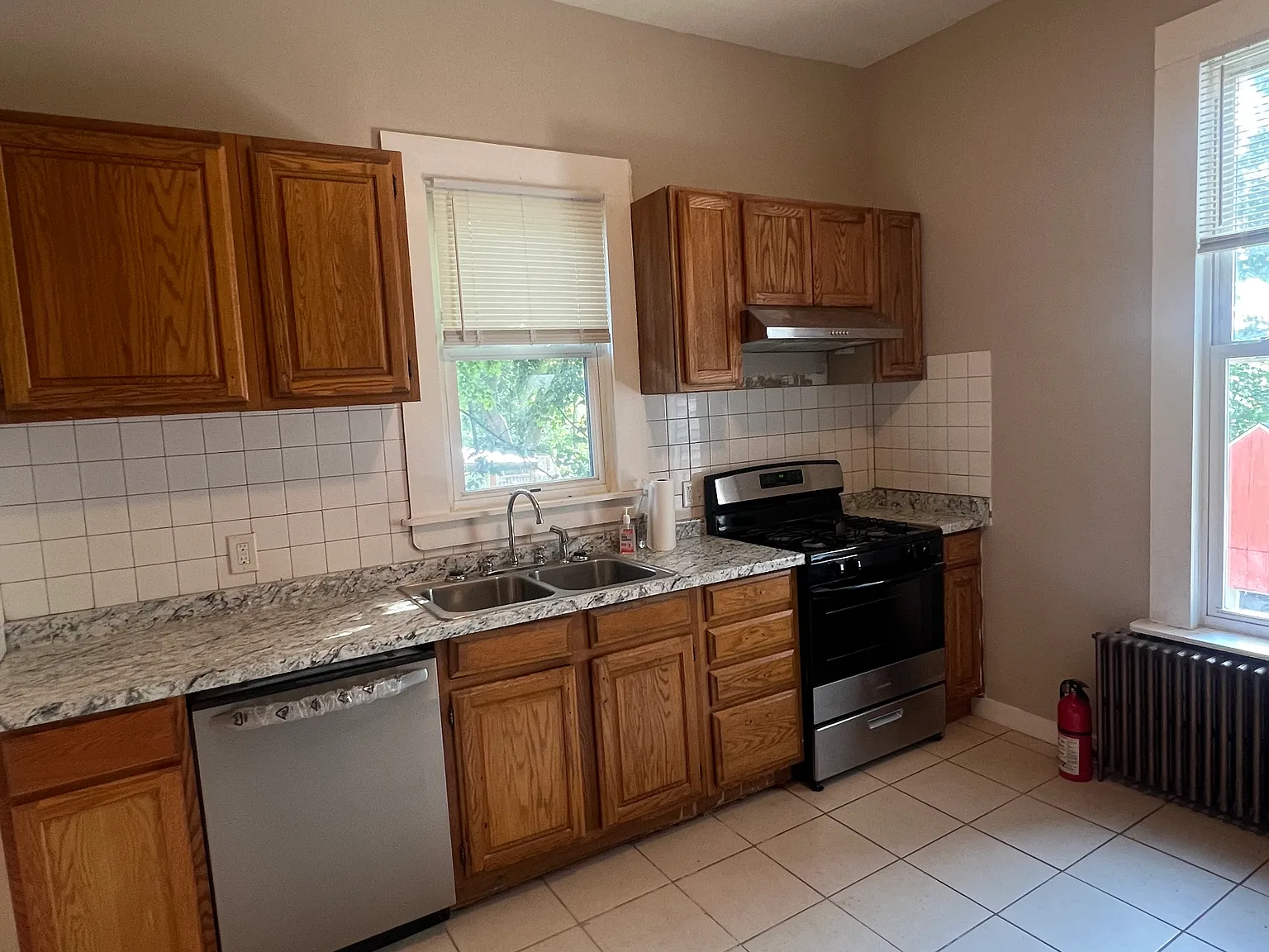 3 bed, 1300 sqft, $1,695 — Photo 3