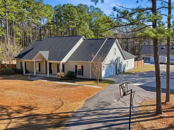 120 Intimidator Ln, Moncks Corner, SC 29461