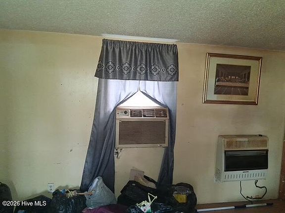 4th image of 220 Holmes Pond Road