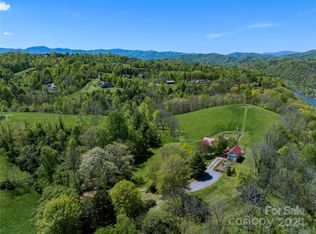 285 Cabin Hallow Dr, Marshall, NC 28753