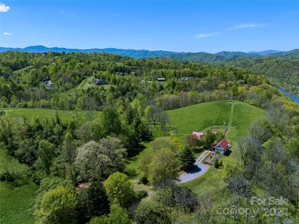 285 Cabin Hallow Dr, Marshall, NC 28753