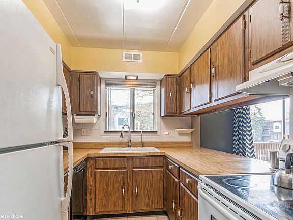 3rd image of 14003 James Dr APT 718