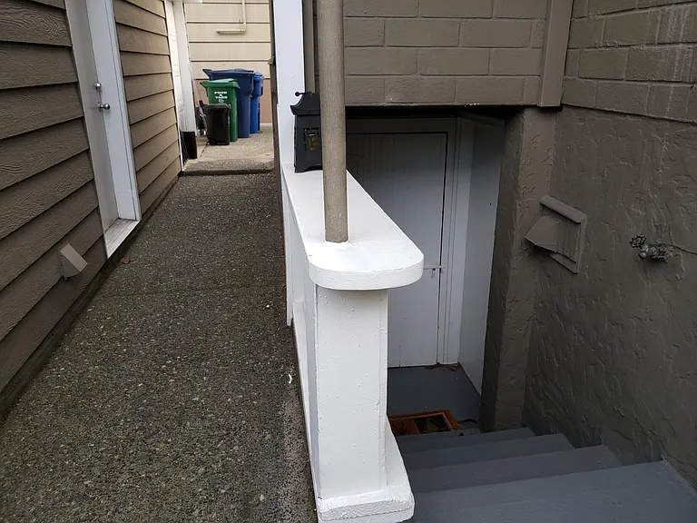 5032 35th Ave SW — Photo 8