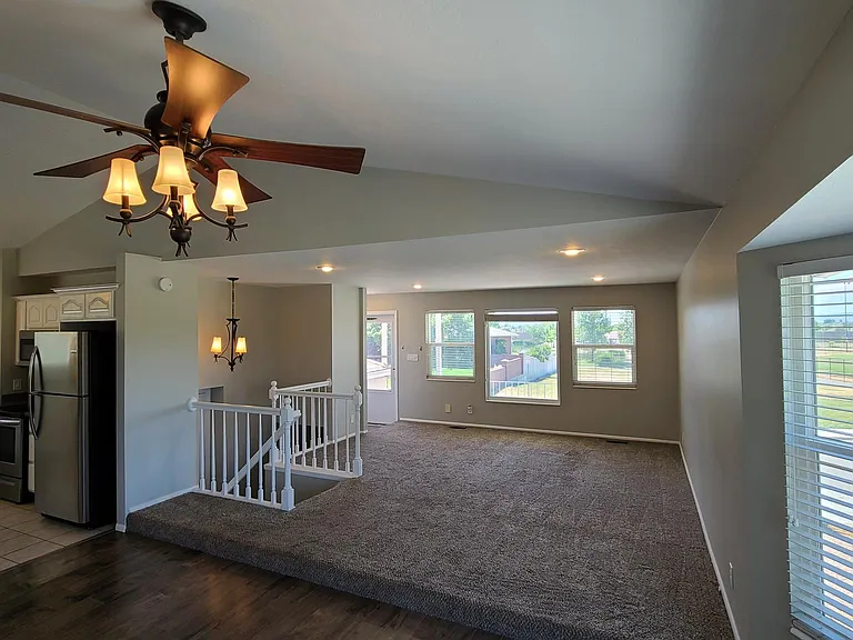 940 W Red Oaks Dr — Photo 14