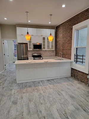 Rented by Tyler Vincent Real Estate Inc | media 14