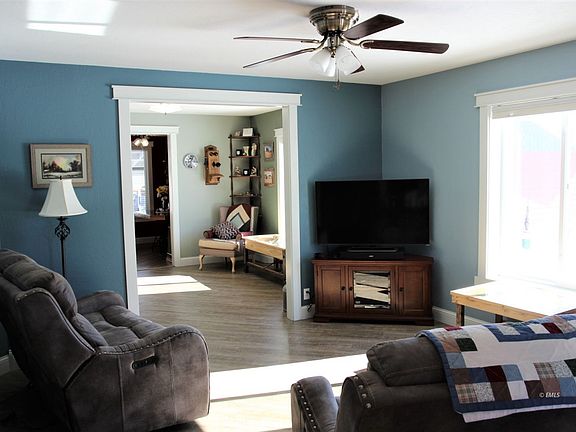 3rd image of 804 Woodbury St