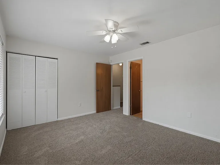 2300 SW 43rd St #C3 — Photo 13
