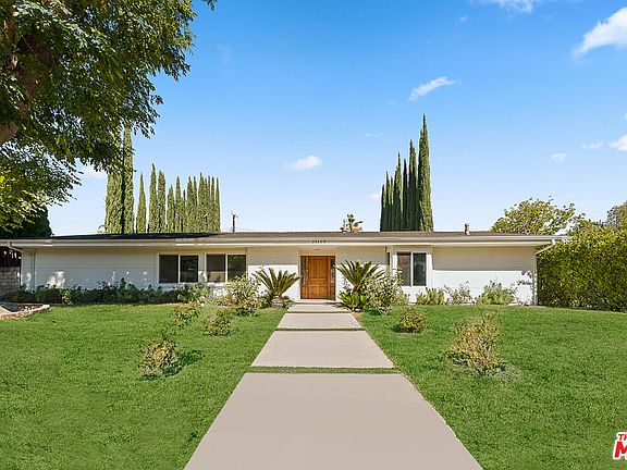 2nd image of 24309 Burbank Blvd