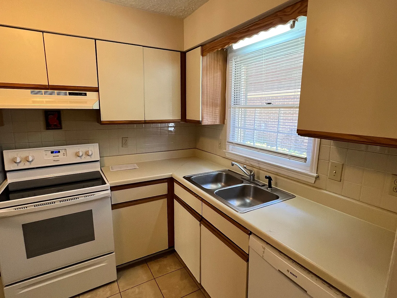 2 bed, 1.5 bath, 1028 sqft, $1,250 — Photo 3