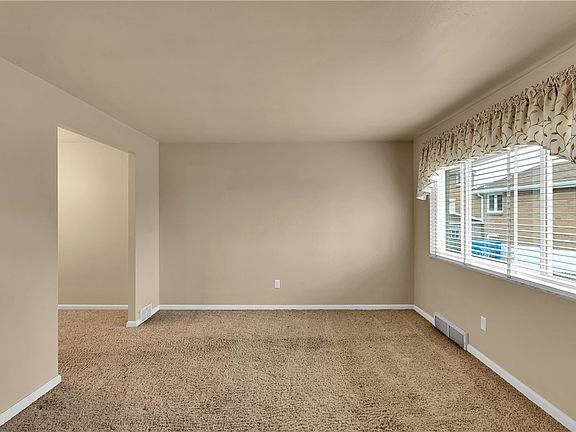 4th image of 331 Marbury Dr