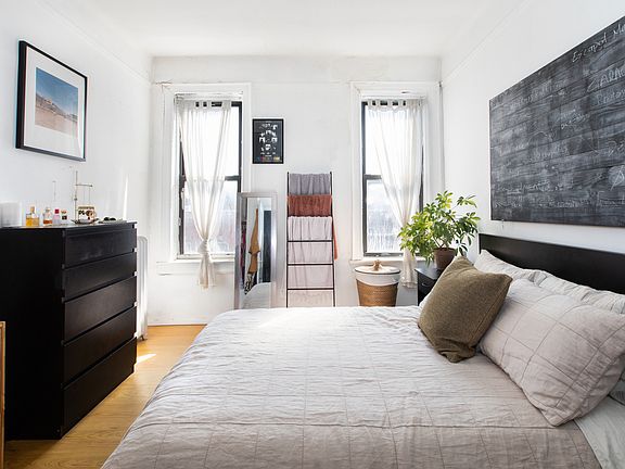 2nd image of 165 Meserole St APT 39