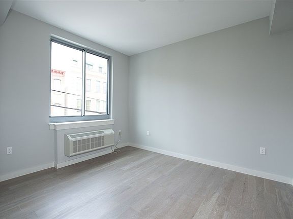 4th image of 461 Newark Ave #2E