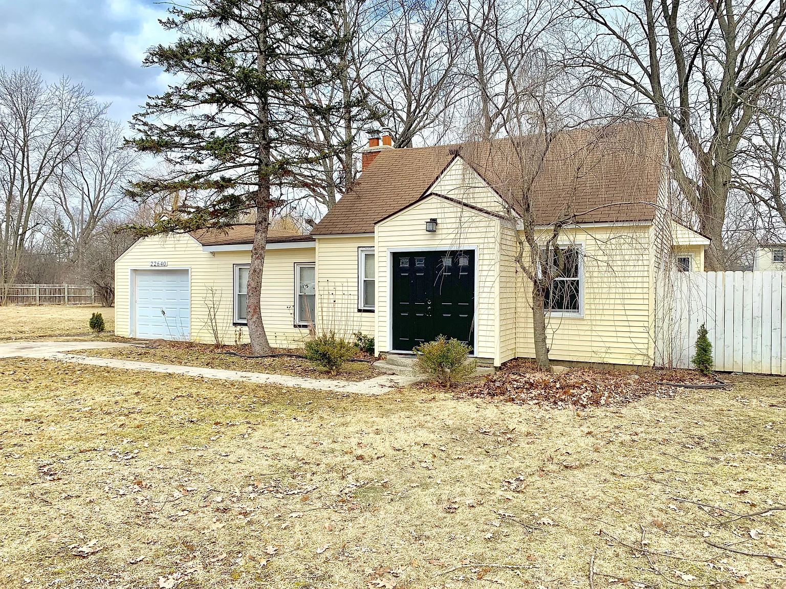 22640 Colgate St photo 1
