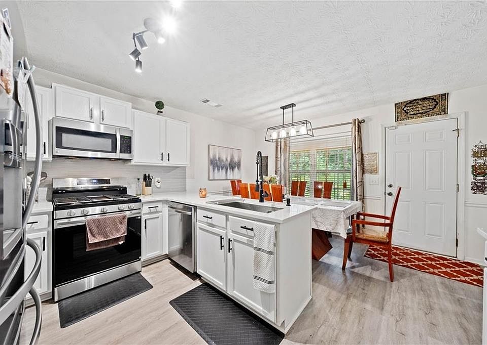 1st image of 2575 Kentshire Way