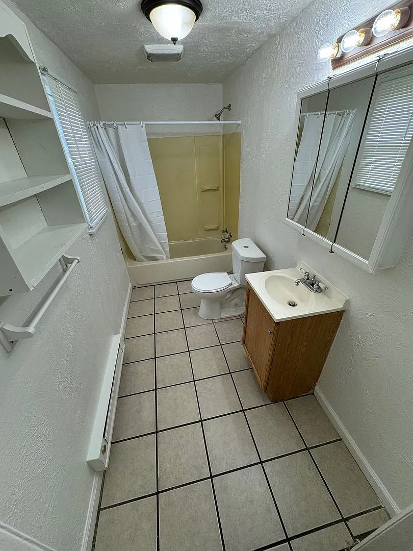 907 Union Ave — Photo 4
