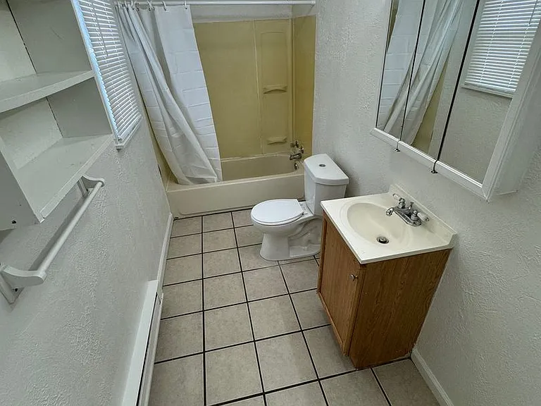 907 Union Ave — Photo 4