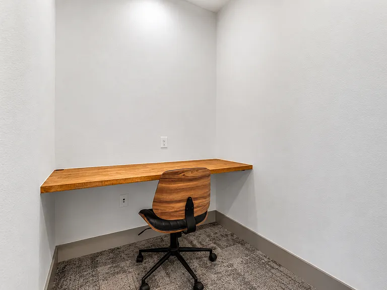 Bluffview Apartments — Photo 18