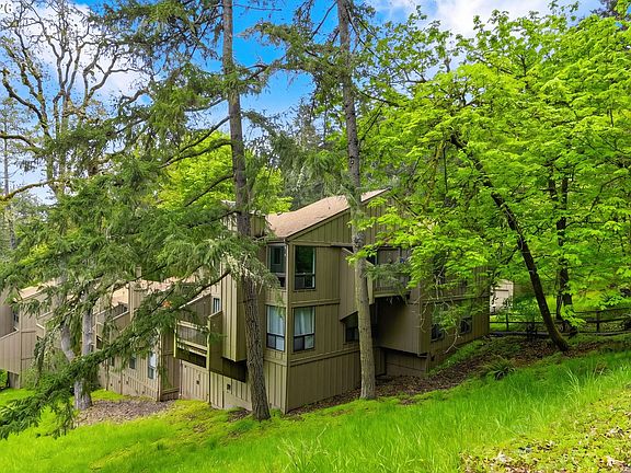 2nd image of 417 Stonewood Dr