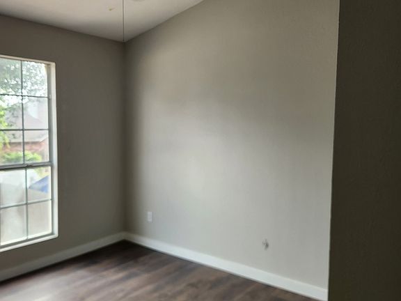 4th image of 313 Newberry St
