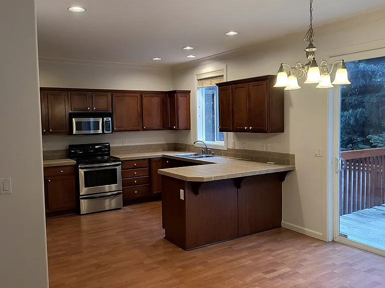 5809 NE 59th Ave — Photo 2