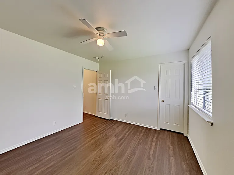 2915 Encino Riv — Photo 16