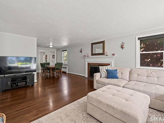 4th image of 35 Fairwood Farms Drive