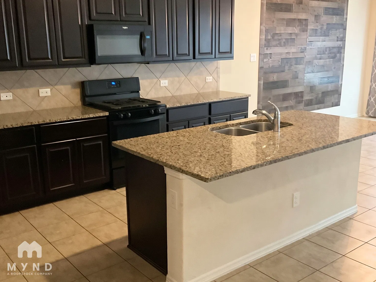 4 bed, 2.5 bath, 3156 sqft, $2,575 — Photo 3