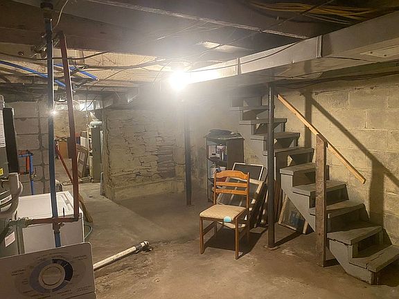 4th image of 213 Chestnut St