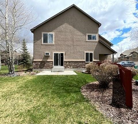 Nice private large patio area surrounded by trees