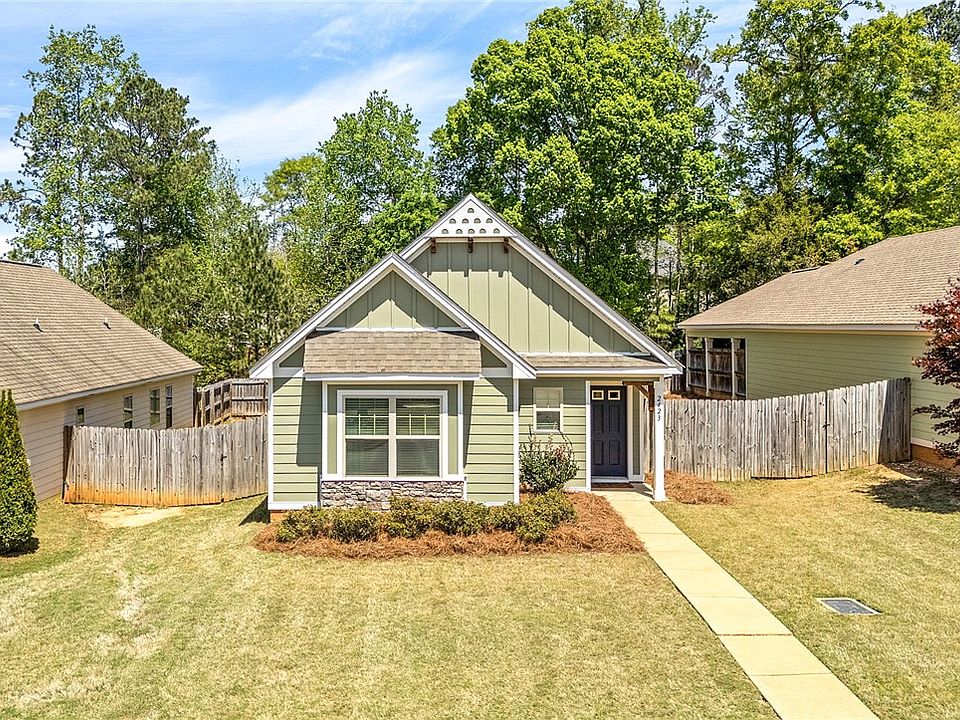 1st image of 2423 Churchill Cir