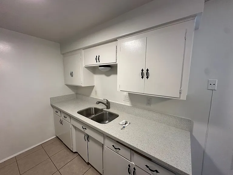 700 E Holly Ave — Photo 7