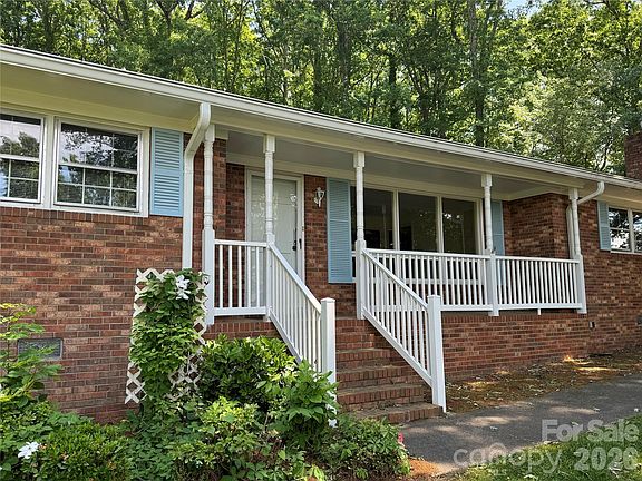 3rd image of 1023 Autumn Ln