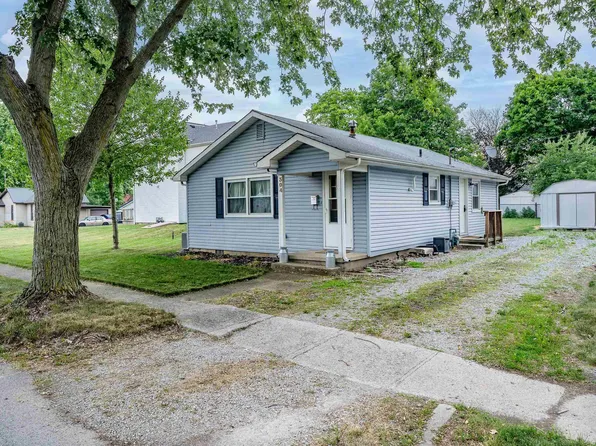 304 S Line St, South Whitley, IN 46787