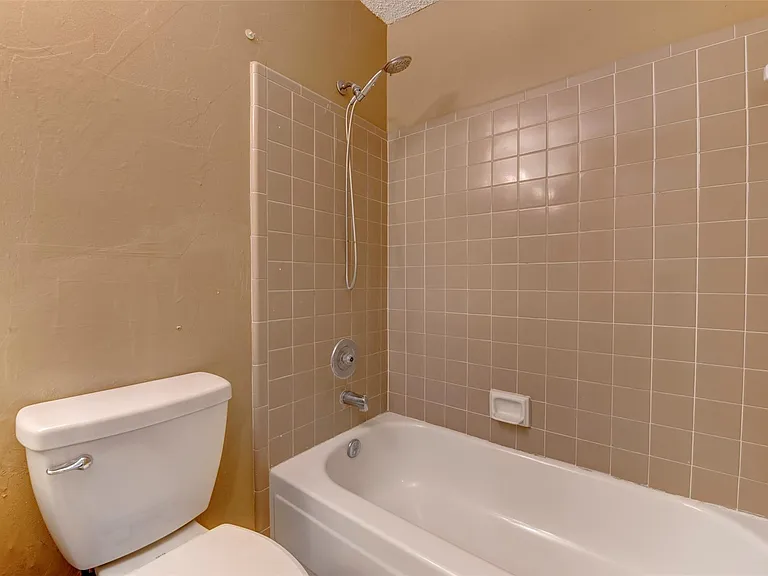 1906 Woodhue Dr — Photo 25