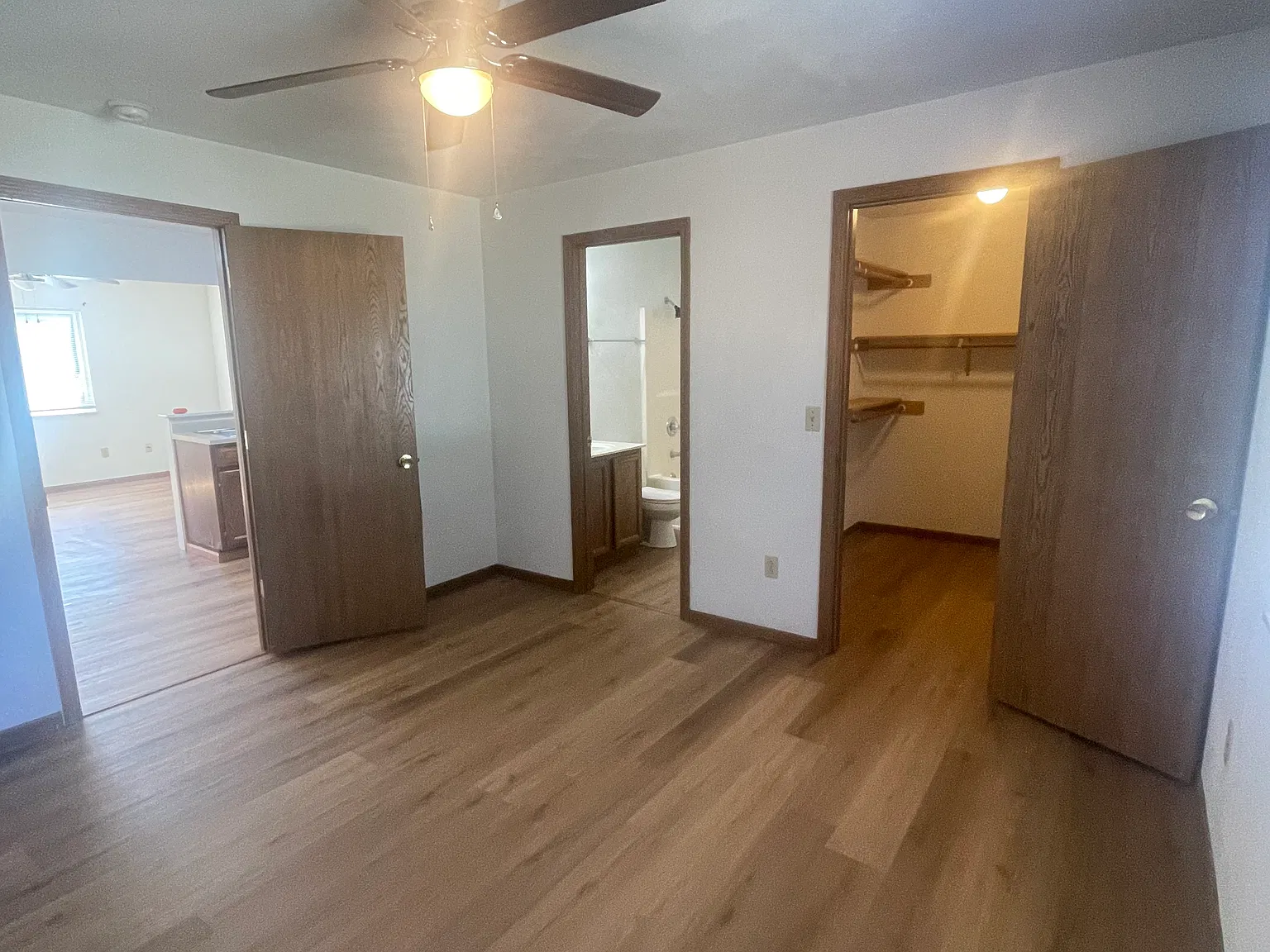 2612 Eastview Dr — Photo 3