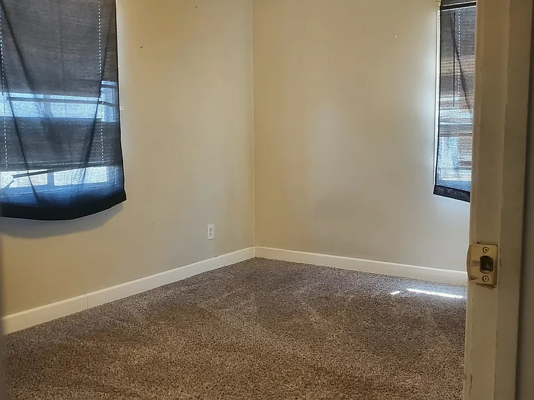 1104 Dexter Ln — Photo 12