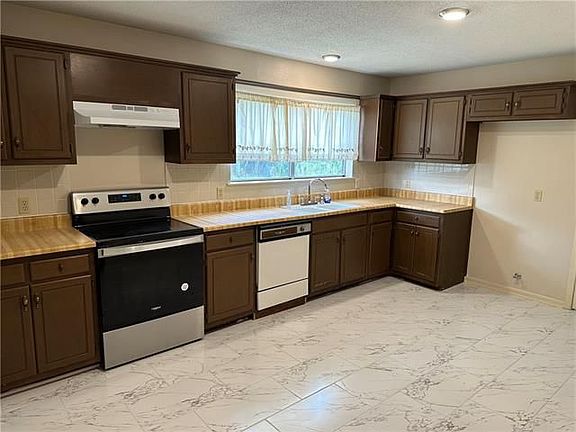 5th image of 2628 S Birchfield Dr