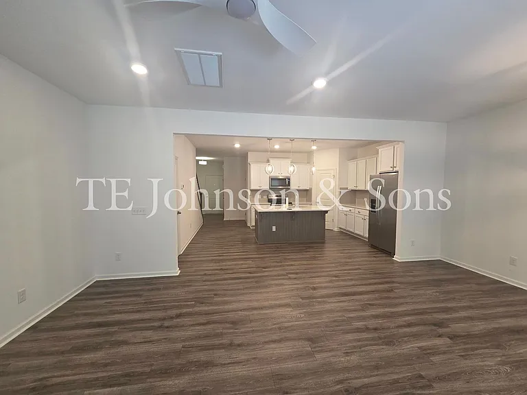 223 Latrobe Ln — Photo 11